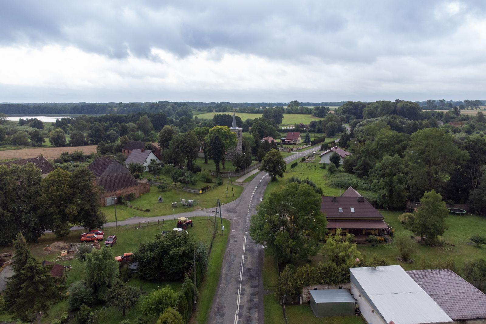 droga powiatowa 1734Z przejście przez miejscowość Wiechowo widok z lotu ptaka